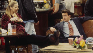 Lisa Kudrow y Matthew Perry, como Phoebe Buffay y Chandler, en Friends