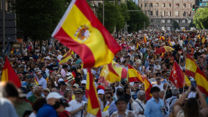Concentración del PP bajo el lema ‘Mafia o democracia’ en la Plaza de España de Madrid
