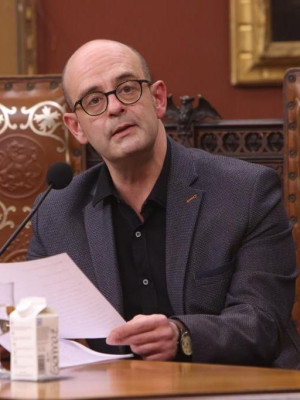 El escritor Sebastià Alzamora durante la lectura del Pregón de la Fiesta del Estandarte 2020.

REMITIDA / HANDOUT por AYUNTAMIENTO DE PALMA
Fotografía remitida a medios de comunicación exclusivamente para ilustrar la noticia a la que hace referencia la imagen, y citando la procedencia de la imagen en la firma
29/12/2020