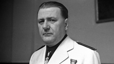 Manuel Aznar Zubigaray, en una imagen de octubre de 1941