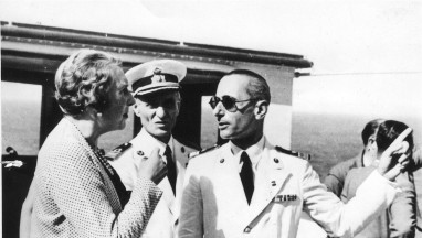 La reina Victoria Eugenia durante la travesía hacia Nueva York, donde visitará a su hijo mayor, Alfonso de Borbón y Battenberg