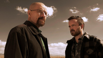 Breaking Bad (2008-2013)
Tampoco puede considerarse una sorpresa la inclusión en la lista de Breaking Bad, una serie acostumbrada también a figurar entre las mejores series del siglo XXI. Bryan Cranston y su sólida interpretación de Walter White tienen buena parte de culpa de que sea así