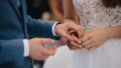 Una pareja de recién casados