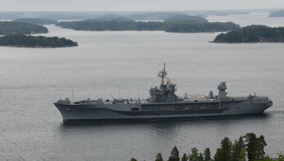 Un buque de guerra de la Alianza Atlantica navega en el mar Báltico