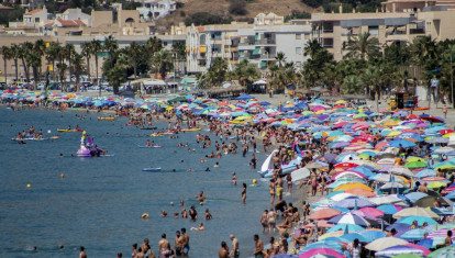 Vista general de la playa de La Herradura, en Almuñécar, (Granada)