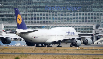 Un avión de Lufthansa en el aeropuerto de Frankfurt (Alemania)