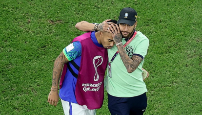 Neymar consuela a Gabriel Jesús, que se pierde lo que queda de Mundial