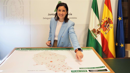 La delegada de Fomento, Infraestructuras y Ordenación del Territorio de la Junta de Andalucía en Córdoba, Cristina Casanueva, presenta el Programa de Adecuación Funcional Básica de Viviendas