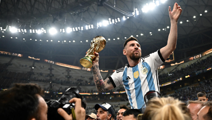 Leo Messi con la Copa del Mundo