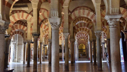 Interior de la Mezquita Catedral de Córdoba