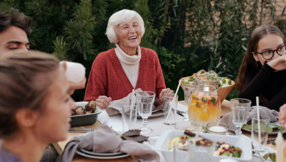 Un estudio de Harvard desveló que la edad a la que las personas son más felices es a los 60 años