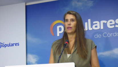 La secretaria general del PP de Córdoba, Araceli Cabello, en rueda de prensa.