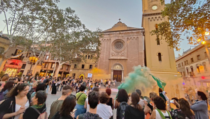 Manifestación proaborto ante la parroquia de Santa María del Remei
