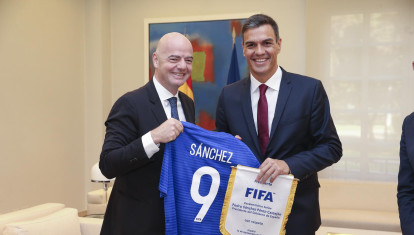 Pedro Sánchez, con Gianni Infantino, presidente de la FIFA