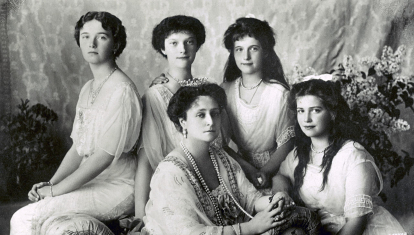 Las Grandes Duquesas Tatiana, Olga, Anastasia y María Románova con su madre la zarina Alejandra, la familia de Nicolás II