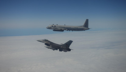 Un F-16 portugués escolta un avión espía ruso hasta que se alejó del espacio aéreo de la OTAN