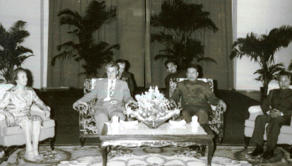 Reunión de Pol Pot con el líder marxista rumano Nicolae Ceaușescu durante la visita de este último a Camboya en 1978