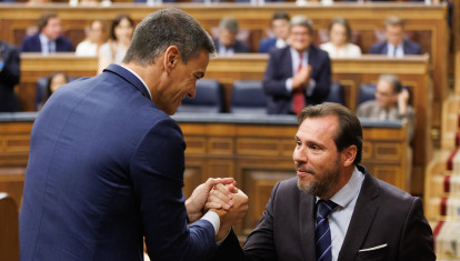 El presidente del Gobierno, Pedro Sánchez, y el ministro de Transportes, Óscar Puente, en una imagen de archivo
(Foto de ARCHIVO)
29/9/2023