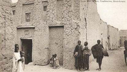 Fotografía de Edmond Fortier en 1905 que muestra la casa de Tombuctú en que se alojó el geólogo alemán-austriaco Oskar Lenz