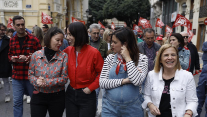 Leire Pajín, Diana Morant, Sandra Gómez y Pilar Bernabé, este miércoles, en la manifestación del 1 de mayo, en Valencia