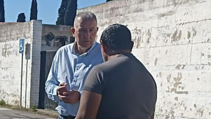 Vicente Sales visita asentamiento chabolas