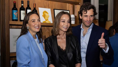 Isabel Preysler apoyó a su yerno Íñigo Onieva en la apertura de su restaurante Casa Salesas, ubicado en la calle de Fernando VI del céntrico barrio de Justicia de Madrid.