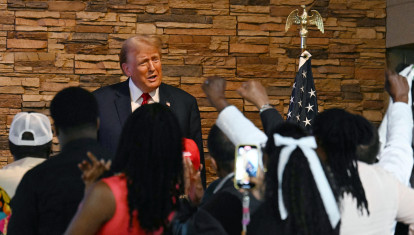 Donald Trump en una mesa redonda comunitaria en la Iglesia 180 en Detroit, Michigan