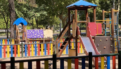 Parque infantil en la avenida de Vallellano