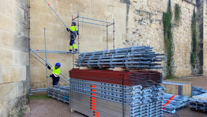 Instalación de andamios en el Alcázar de los Reyes Cristianos