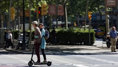 Dos en un patinete, otra de las infracciones más habituales