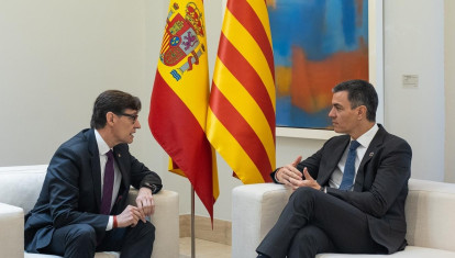 El presidente del Gobierno, Pedro Sánchez (d), se reúne con el presidente de la Generalitat de Catalunya, Salvador Illa (i), en el Palacio de La Moncloa, a 22 de noviembre de 2024, en Madrid (España). Sánchez cierra hoy su ronda de encuentros bilaterales con los líderes autonómicos, que comenzó el pasado 20 de septiembre con el objetivo de fortalecer la colaboración entre el Estado y las comunidades.
Alejandro Martínez Vélez / Europa Press
22 NOVIEMBRE 2024;PRESIDENTE;CATALUNYA;CATALUÑA;REUNIÓN;ENCUENTRO;CCAA
22/11/2024