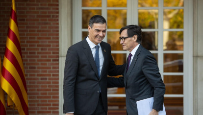 El presidente del Gobierno, Pedro Sánchez (i), se reúne con el presidente de la Generalitat de Catalunya, Salvador Illa (d), en el Palacio de La Moncloa, a 22 de noviembre de 2024, en Madrid (España). Sánchez cierra hoy su ronda de encuentros bilaterales con los líderes autonómicos, que comenzó el pasado 20 de septiembre con el objetivo de fortalecer la colaboración entre el Estado y las comunidades.

Alejandro Martínez Vélez / Europa Press
22 NOVIEMBRE 2024;PRESIDENTE;CATALUNYA;CATALUÑA;REUNIÓN;ENCUENTRO;CCAA
22/11/2024