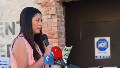 Inés, la hermana de Esther López, durante una concentración