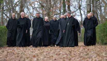 Monjes benedictinos de la abadía de Sainte Marie de la Garde