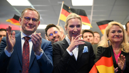 Alice Weidel ha demostrado que no está desesperada por cobrar la apuesta de Alternativa por Alemania (Afd). La segunda candidata más votada de las elecciones de ayer se resigna con ironía –y de momento– al cordón sanitario que le ha impuesto el conservador y triunfador de la noche, el democratacristiano, Friedrich Merz y el resto de las formaciones políticas.
