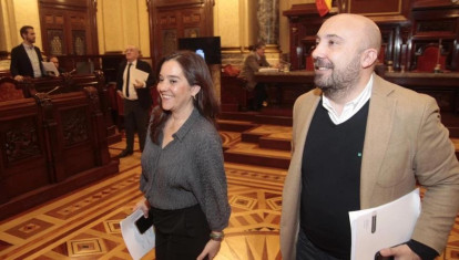 La alcaldesa de La Coruña, Inés Rey, y el concejal de Hacienda, José Manuel Lage Tuñas