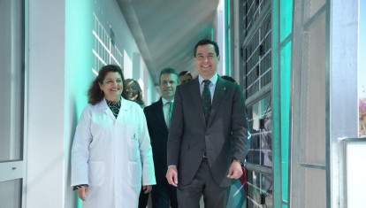 El presidente de la Junta de Andalucía, Juanma Moreno, en la inauguración del nuevo centro de salud 'La Alameda', en Jaén