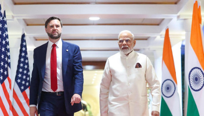 J.D. Vance vicepresidente de EE.UU. junto al primer ministro de India Nerendra Modi en Nueva Delhi