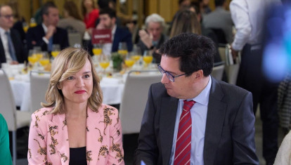 La ministra de Educación, FP y Deportes y portavoz el Gobierno, Pilar Alegría, y el ministro de Transformación Digital y Función Pública, Óscar López