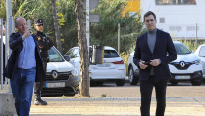 David Sánchez (d), hermano del presidente del Gobierno, Pedro Sánchez, a su llegada a los juzgados