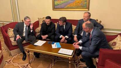 Zelenski junto a Tusk de Polonia, Starmer de Reino Unido, Macron de Francia y Merz de Alemania en llamada telefónica con Trump