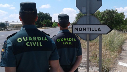 Agentes de la Guardia Civil en Montilla
