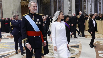 Don Felipe y Doña Letizia acuden a saludar al Papa