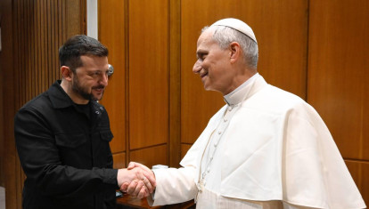 El presidente de Ucrania, Volodimir Zelenski, y el Papa León XIV