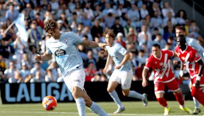 Marcos Alonso en el partido entre el Celta de Vigo y el Rayo Vallecano