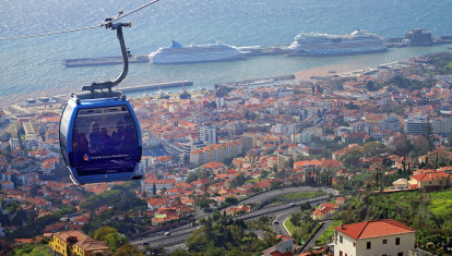 Teleférico sobre Funchal, la capital de Madeira.