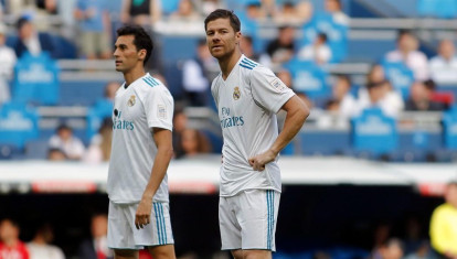 Arbeloa y Xabi Alonso durante un Corazón Classic Match del Real Madrid