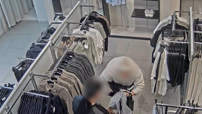 Imagen de algunos de los hurtos investigados en la operación Chanacas

La Guardia Civil ha detenido a seis mujeres de entre 24 y 41 años en el marco de la operación 'Chanacas' por ser las supuestas autoras de siete delitos de hurto llevados a cabo en diversas tiendas de un conocido centro comercial del área metropolitana de Granada desde el mes de noviembre del pasado año.

POLITICA ANDALUCÍA ESPAÑA EUROPA GRANADA AUTONOMÍAS
GUARDIA CIVIL