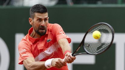 Novak Djokovic disputando un punto durante el partido de este miércoles en el torneo de Ginebra