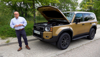 Iván Mingo explica cómo mirar el nivel de aceite de un coche